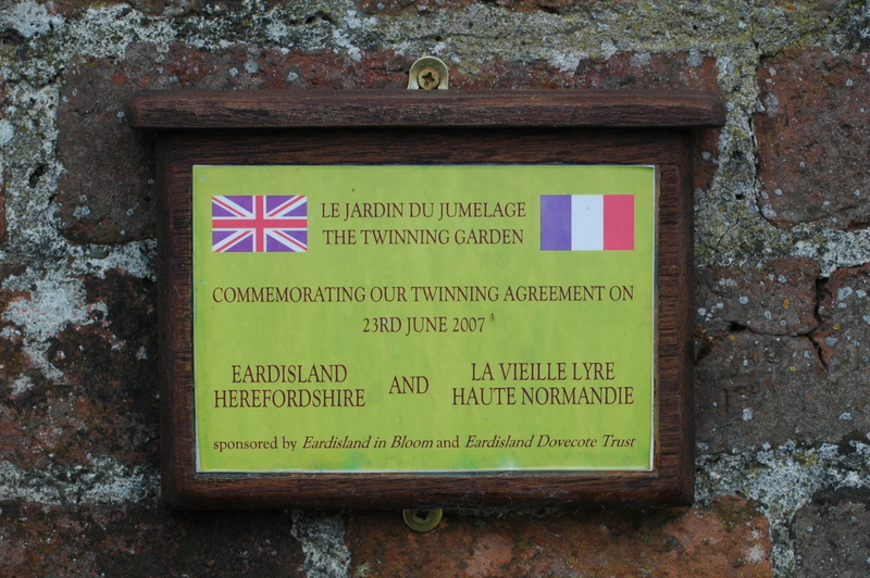Twinning garden plaque